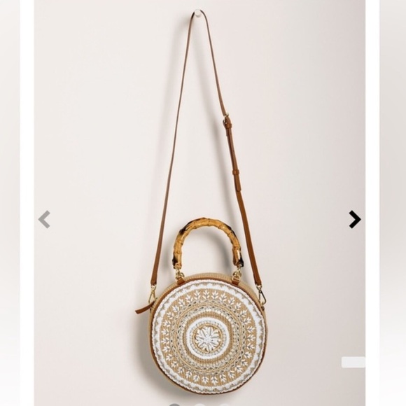 Chico’s Faux Shell Crossbody Circle Bag - Brand New with Tags NWT 10x10x3 - Picture 8 of 11